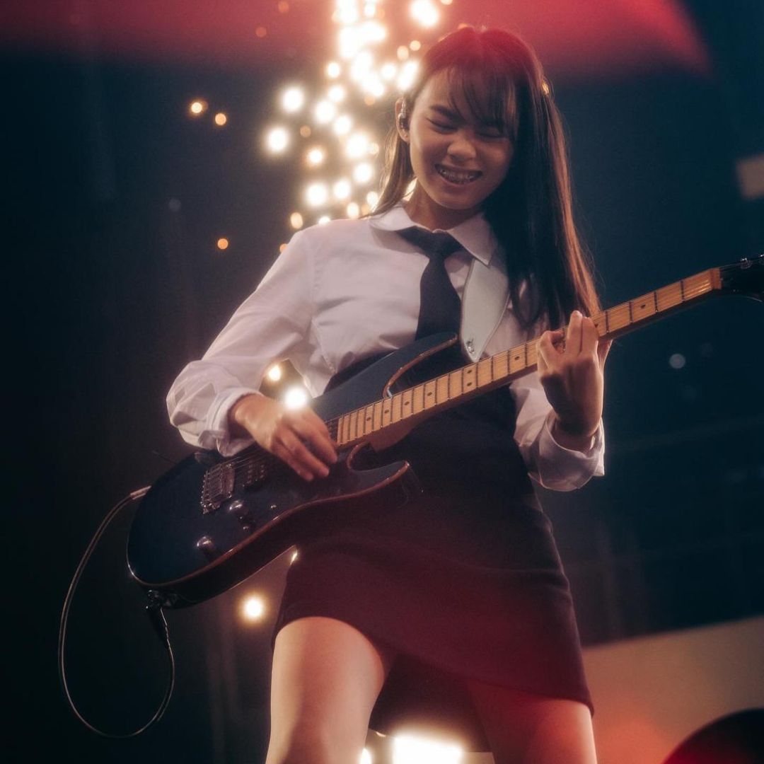 謝霆鋒演唱會17歲女結他手Dale_6