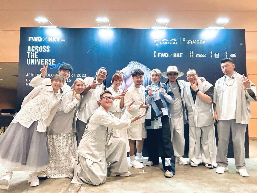 Kayan曾獲邀為男團MIRROR成員柳應廷（Jer）演唱會的樂隊設計表演服裝，為她帶來既難忘又寶貴的經驗。
