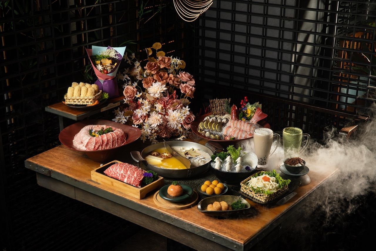 台式精品火鍋品牌「湊湊火鍋．茶憩」特別推出「雙人・清婉套餐」及「四人・盛放套餐」