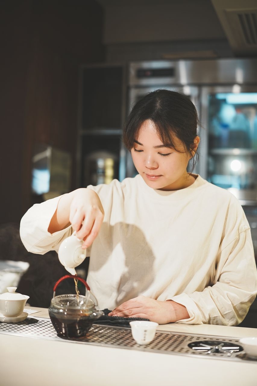 「離念茶蒔」店主兼茶藝師趙玥洺(Ming)