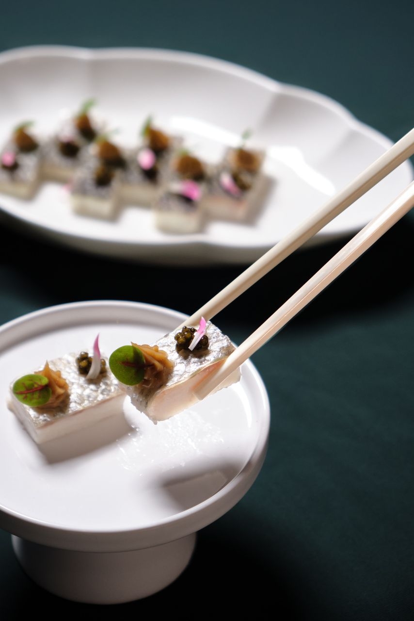 團年飯介2026_鱸魚配魚子醬