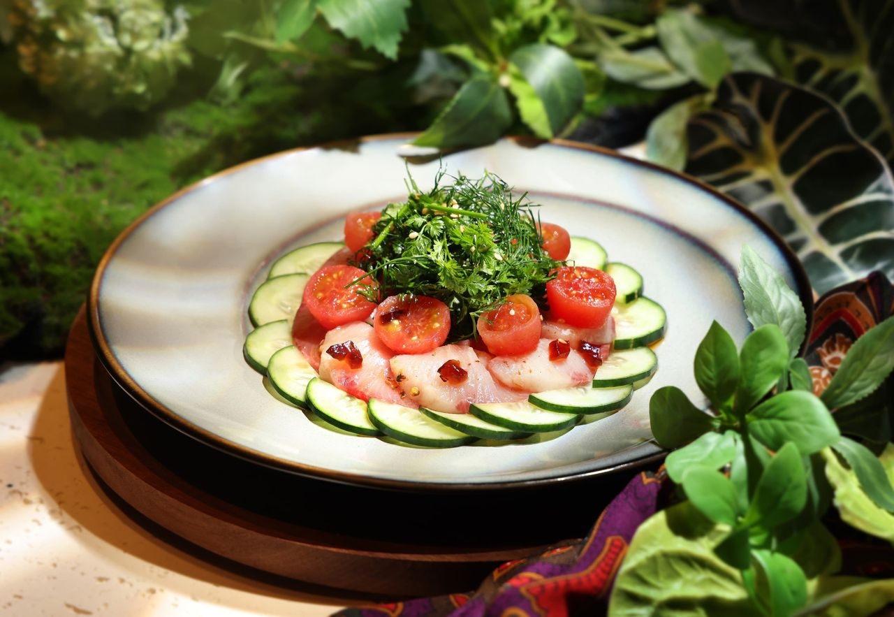 油甘魚配梅子番茄及蔬菜凍湯