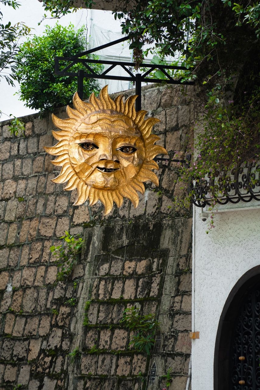 Amigo雅谷餐廳__門口太陽招牌