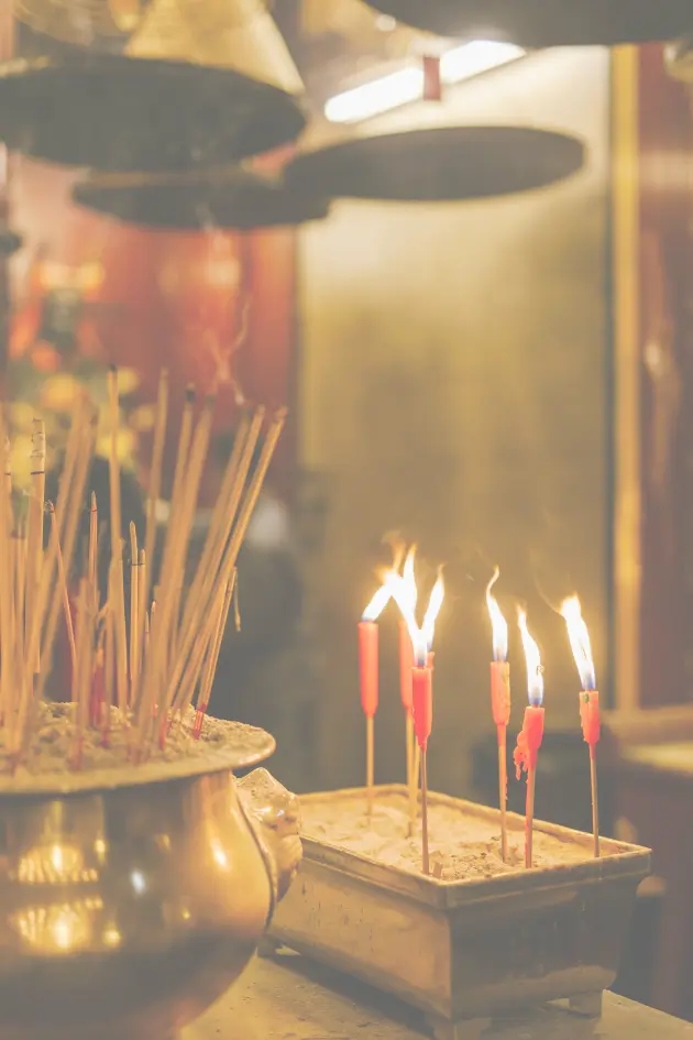 攝太歲上香叩拜祈福