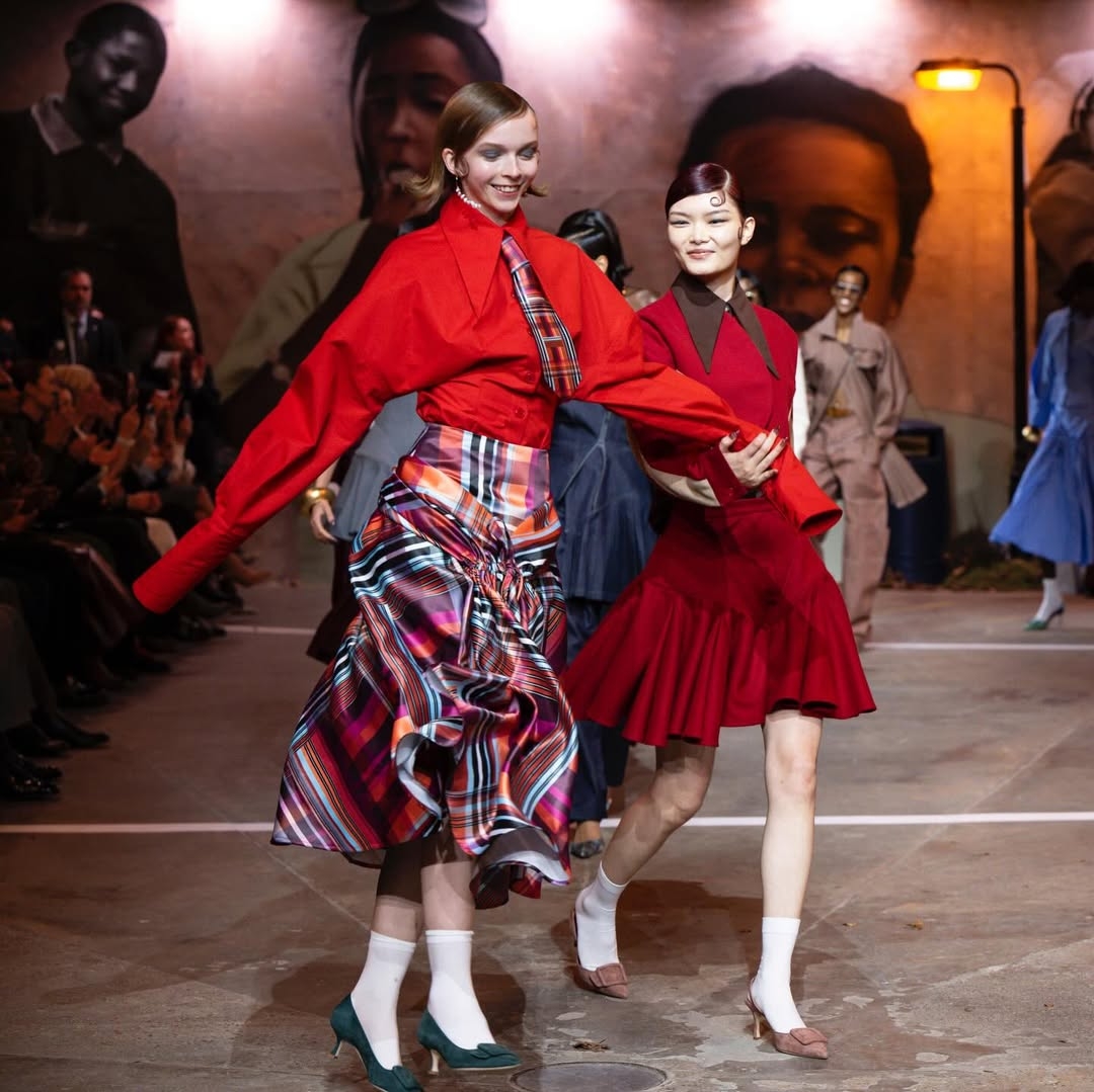 英王查理斯三世驚喜現身Tolu Coker時裝騷