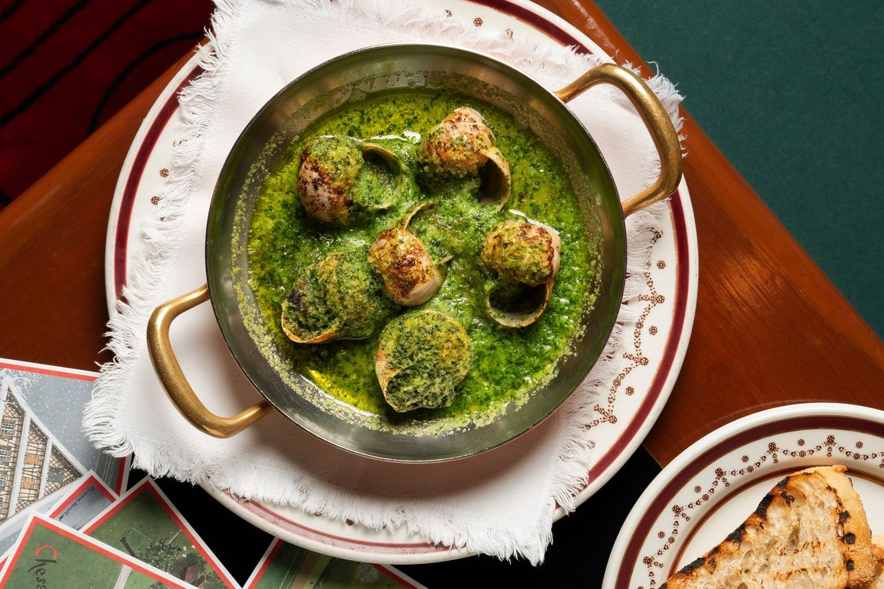 蒜茸香草焗田螺配烤酸種麵包