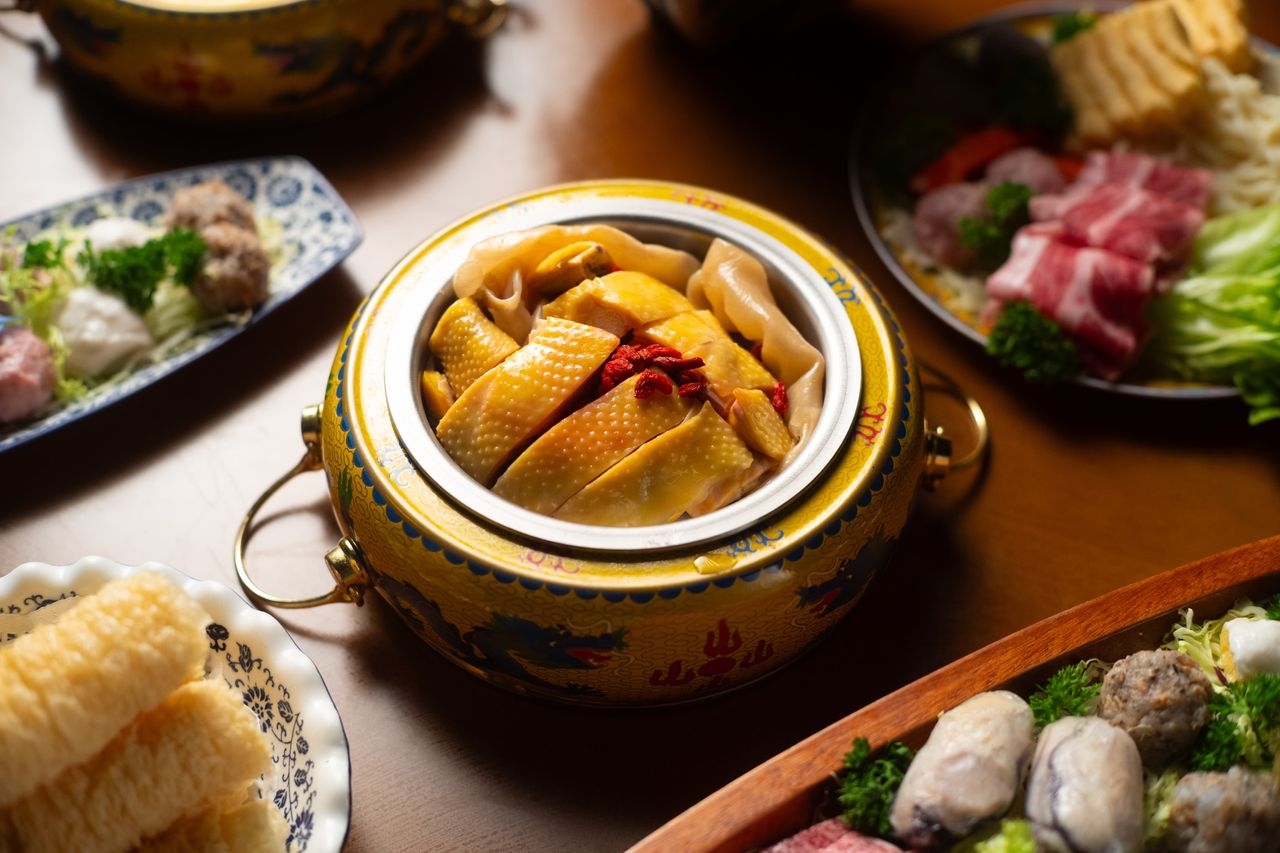 招牌康熙花膠筒雞湯鍋